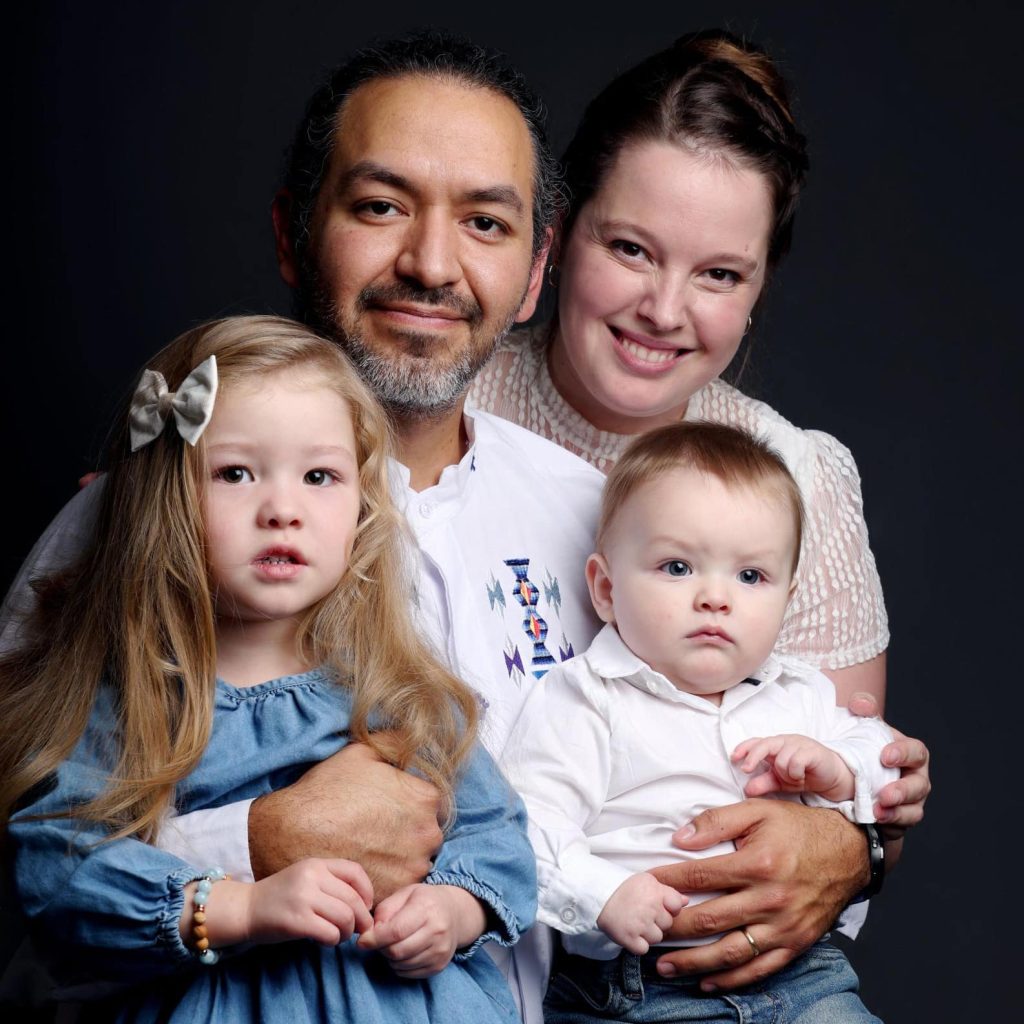 Martin et Emmanuelle, sa conjointe en situation de handicap avec qui il a fondé une famille