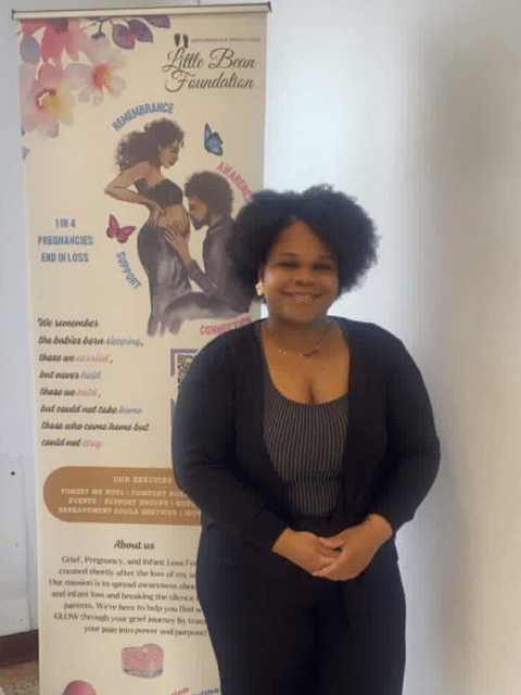 Oneisha aide les parents endeuillés à travers sa fondation